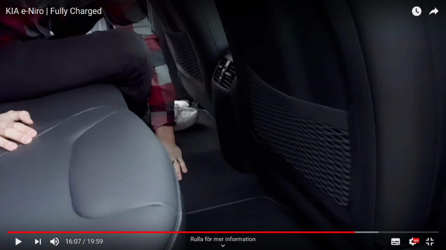 Kia e-Niro mittkonsoll bak FC.png
