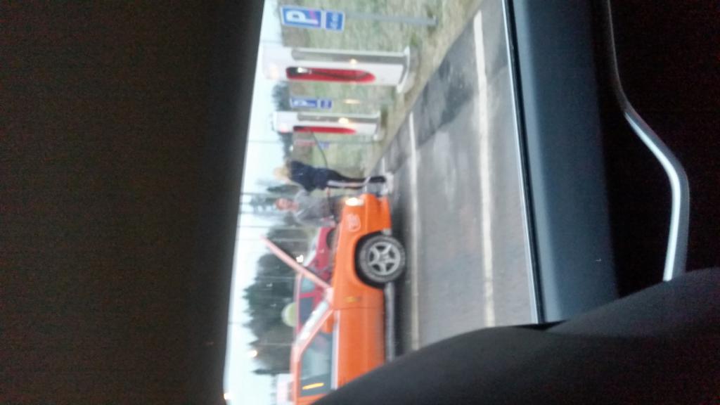 Pajaser som leker med SuC