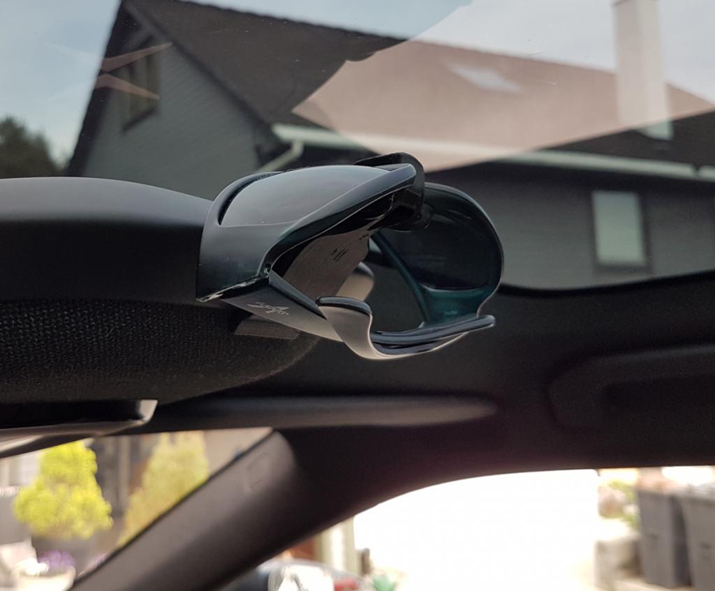 ps2_sunglasses_holder1.jpg