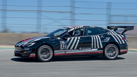 Unplugged_Performance_Tesla_Model_S_Plaid_Pikes_Peak_Racer_3.jpg