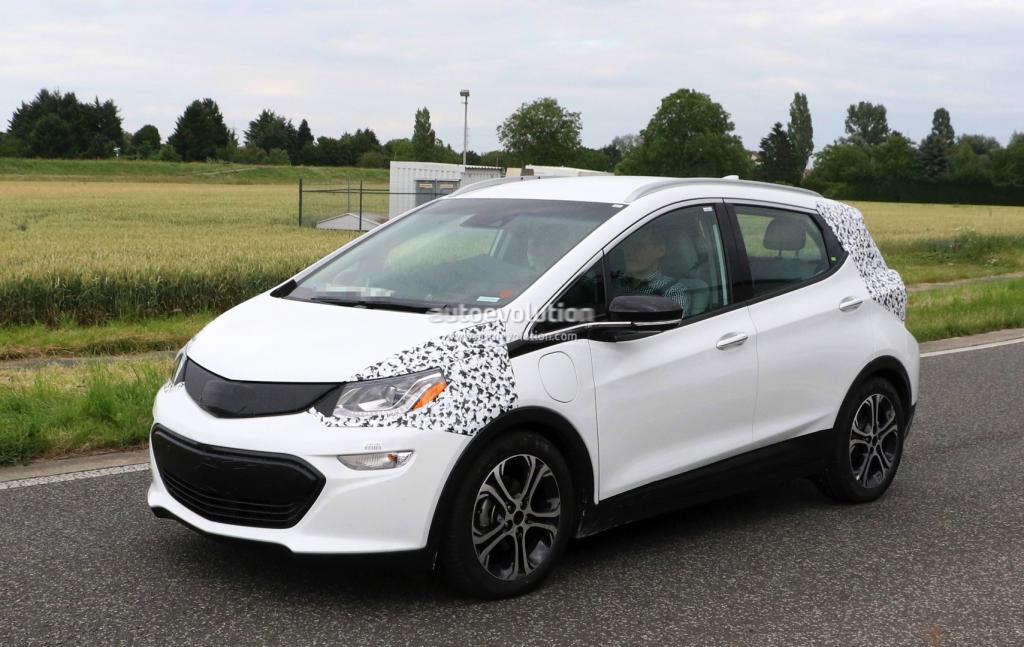 2017-opel-ampera-e-spied-in-germany-looks-almost-ready-for-production_3.jpg