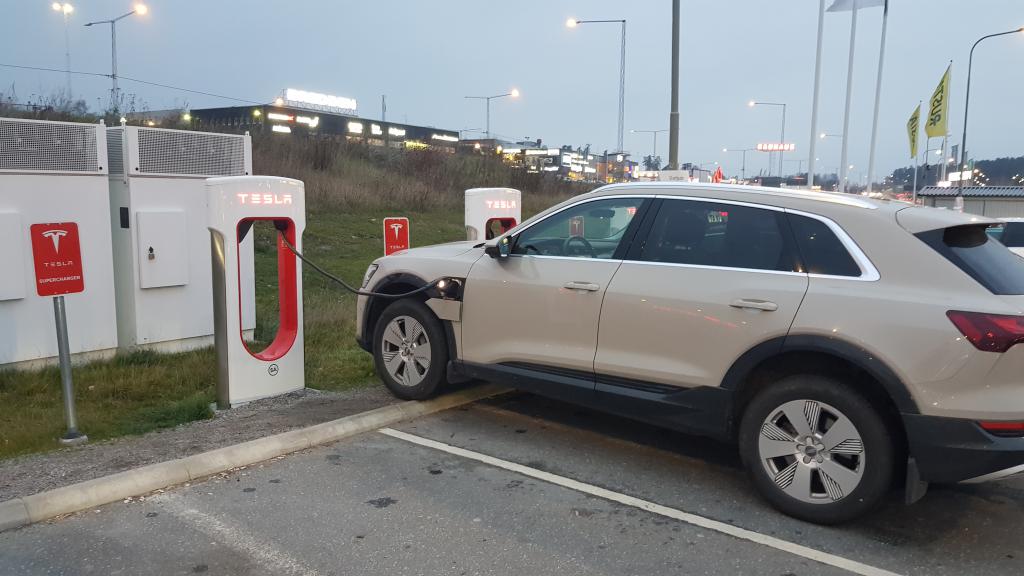 Tesla_SuC.jpg