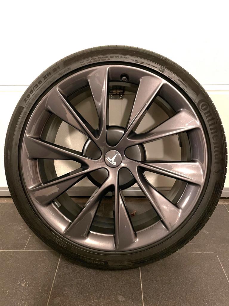 Tesla 1.jpg