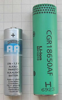 220px-Liion-18650-AA-battery.jpg