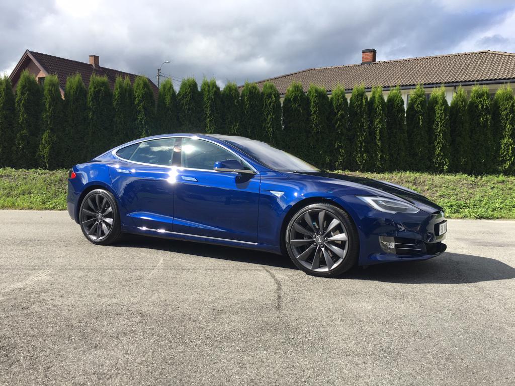 Tesla-blå.jpg